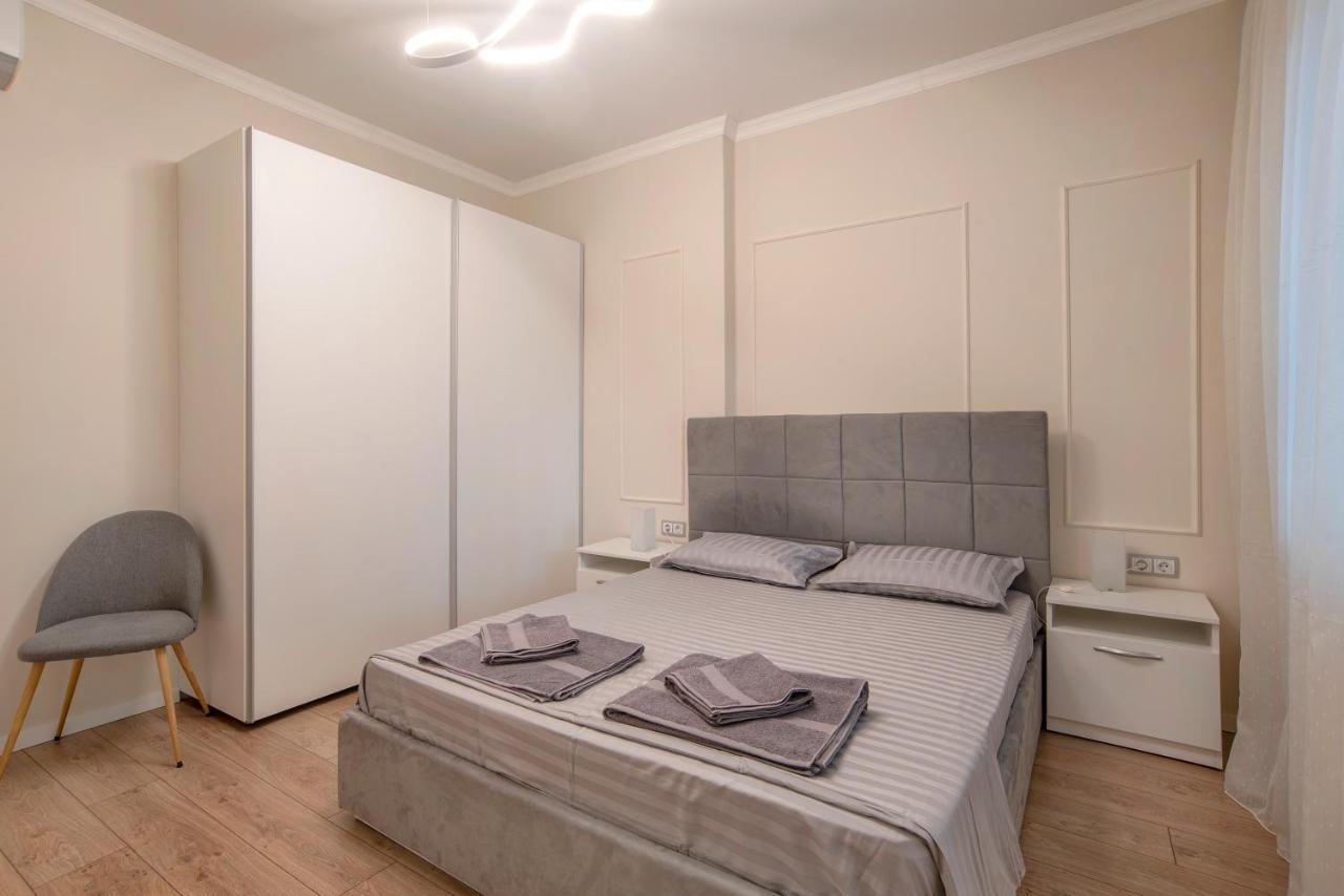 Tina's 2 Bedroom Top Central Apartment